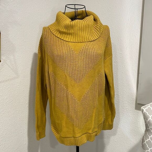 Banana Republic Golden Yellow Turtleneck Dolphin-hem Sweater size M - Picture 2 of 8